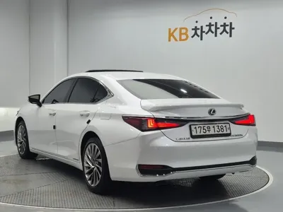 Lexus ES 2021, 38340 км, за 30423.47 USD