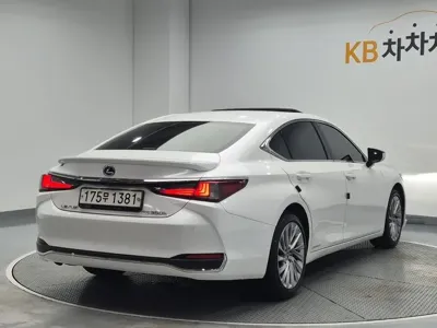 Lexus ES 2021, 38340 км, за 30423.47 USD
