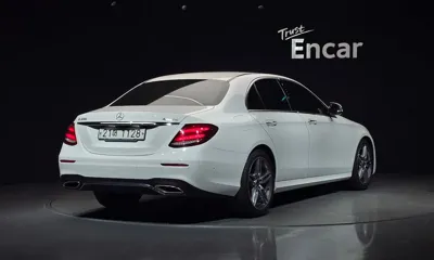 Mercedes-Benz E-Class 2018, 84671 км, за 17486.83 USD