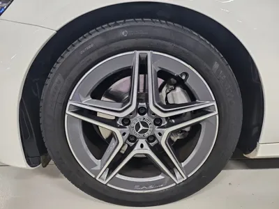 Mercedes-Benz E-Class 2023, 33000 км, за 19710.06 USD - фото 8