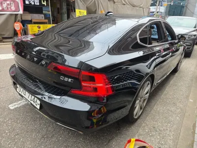 Volvo S90 2017, 169358 км, за 9780.75 USD