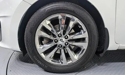 Kia Canival 2016, 145089 км, за 7745.83 USD