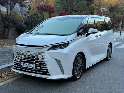 Lexus LM · 2025 год