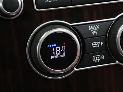 Land Rover Range Rover 2017, 113000 км, за 73376.58 USD - фото 27