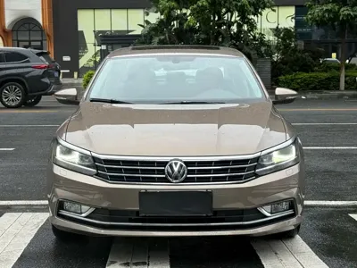 Volkswagen Passat 2016, 88000 км, за 7643.56 USD