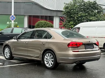 Volkswagen Passat 2016, 88000 км, за 7643.56 USD