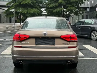 Volkswagen Passat 2016, 88000 км, за 7643.56 USD