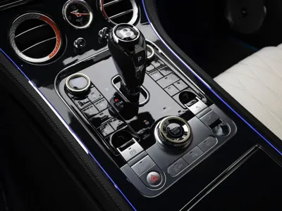 Bentley Continental 2024, 3203 км, за 221181.56 USD - фото 15