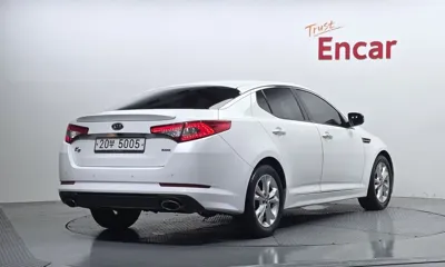 Kia K5 2012, 137200 км, за 13128.53 USD