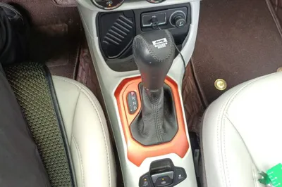 Jeep Renegade 2016, 98600 км, за 5776 USD - фото 11