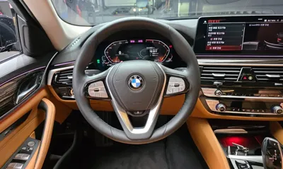 BMW 5-Series 2023, 39952 км, за 25945.86 USD - фото 13