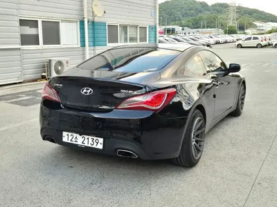 Hyundai Genesis 2010, 147941 км, за 2953.92 USD