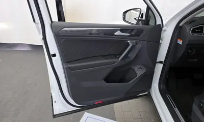 Volkswagen Tiguan 2020, 77410 км, за 14260.59 USD - фото 24