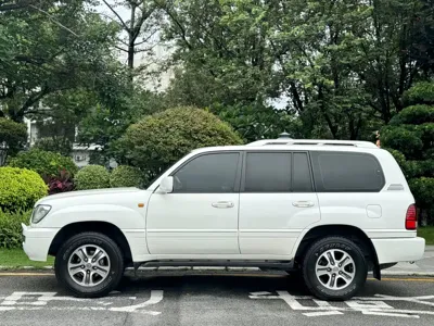 Lexus LX 2005, 330000 км, за 33842.78 USD