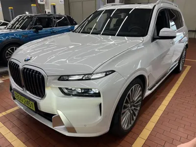 BMW X7 · 2025 год