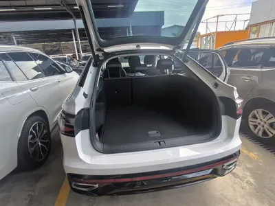 Volkswagen Tiguan X 2022, 47000 км, за 13469.5 USD - фото 13