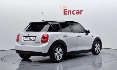 MINI Cooper 2015, 126090 км, за 4726.34 USD
