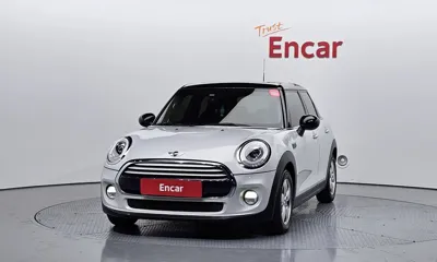 MINI Cooper 2015, 126090 км, за 4726.34 USD