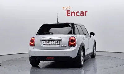 MINI Cooper 2015, 126090 км, за 4726.34 USD