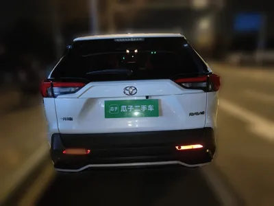 Toyota RAV4 · 2020 год