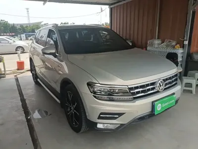 Volkswagen Tiguan L 2018, 125100 км, за 10091.25 USD