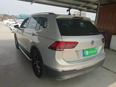 Volkswagen Tiguan L 2018, 125100 км, за 10091.25 USD