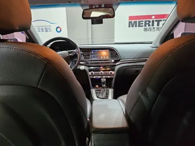 Hyundai Avante 2020, 53000 км, за 7862.57 USD - фото 7