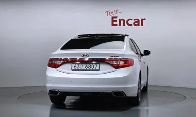 Hyundai Grandeur 2015, 169429 км, за 3931.99 USD
