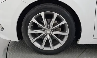Hyundai Grandeur 2015, 41399 км, за 5984.91 USD