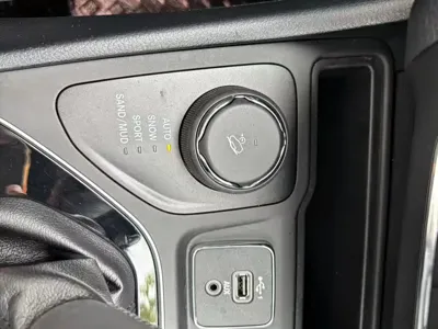 Jeep Cherokee 2019, 91000 км, за 8504.84 USD - фото 27