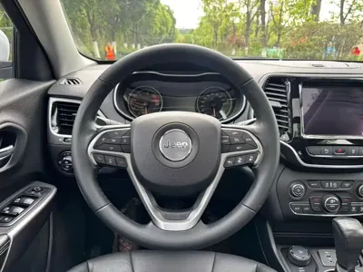 Jeep Cherokee 2019, 91000 км, за 8504.84 USD - фото 29