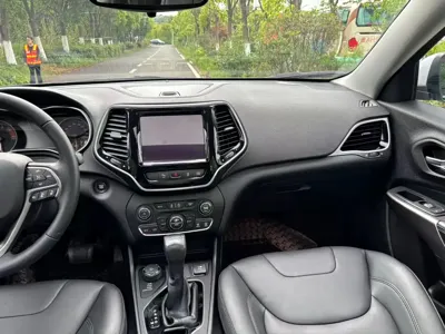 Jeep Cherokee 2019, 91000 км, за 8504.84 USD - фото 30