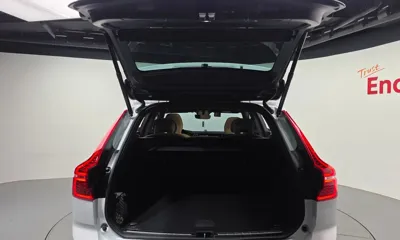 Volvo XC60 2023, 10676 км, за 32178.37 USD - фото 20