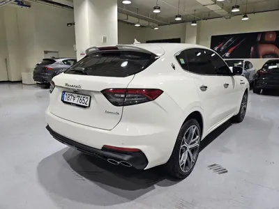 Maserati Levante 2023, 3219 км, за 61106.39 USD