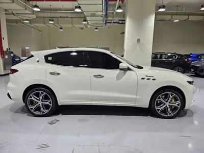 Maserati Levante 2023, 3219 км, за 61106.39 USD