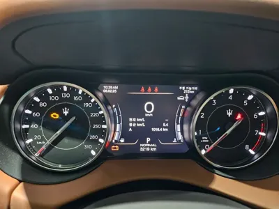 Maserati Levante 2023, 3219 км, за 61106.39 USD - фото 8