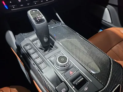 Maserati Levante 2023, 3219 км, за 61106.39 USD - фото 9