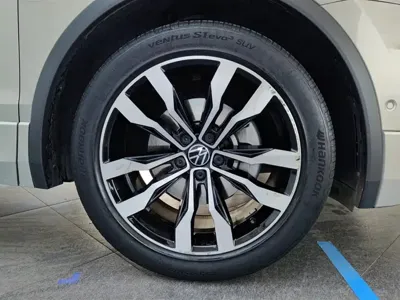 Volkswagen Tiguan L 2021, 57699 км, за 16644.67 USD - фото 6
