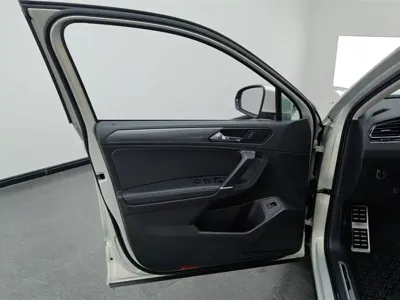 Volkswagen Tiguan L 2021, 57699 км, за 16644.67 USD - фото 7