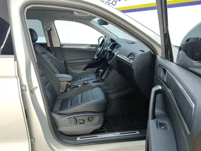 Volkswagen Tiguan L 2021, 57699 км, за 16644.67 USD - фото 8