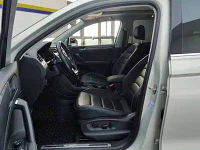 Volkswagen Tiguan L 2021, 57699 км, за 16644.67 USD - фото 9