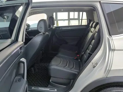 Volkswagen Tiguan L 2021, 57699 км, за 16644.67 USD - фото 11