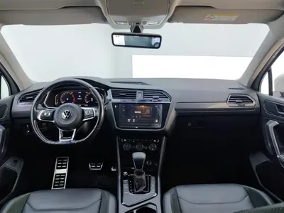 Volkswagen Tiguan L 2021, 57699 км, за 16644.67 USD - фото 12