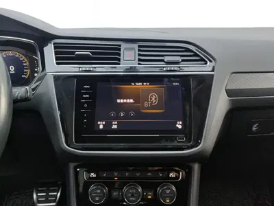 Volkswagen Tiguan L 2021, 57699 км, за 16644.67 USD - фото 13