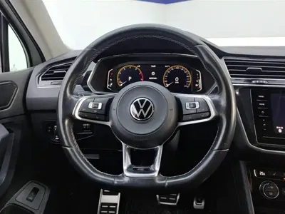 Volkswagen Tiguan L 2021, 57699 км, за 16644.67 USD - фото 15