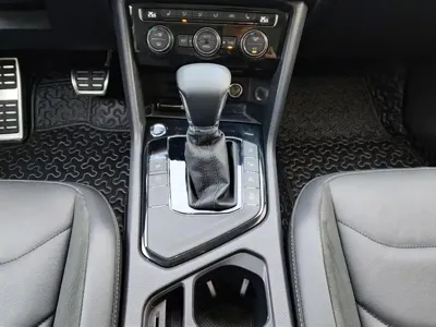 Volkswagen Tiguan L 2021, 57699 км, за 16644.67 USD - фото 16
