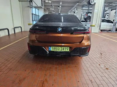 BMW i7 2026, 10400 км, за 97068.62 USD - фото 5