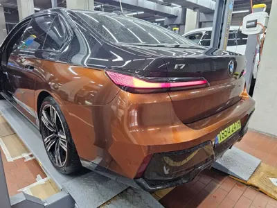 BMW i7 2026, 10400 км, за 97068.62 USD - фото 12