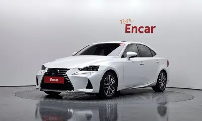 Lexus IS · 2019 год