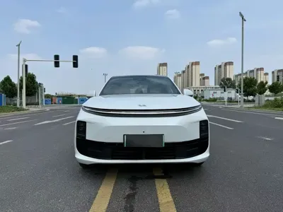 Li Auto Li L6 2025, 17000 км, за 22871.67 USD